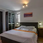 Seaview Apartment Laura