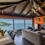 Seaview Apartment Laura